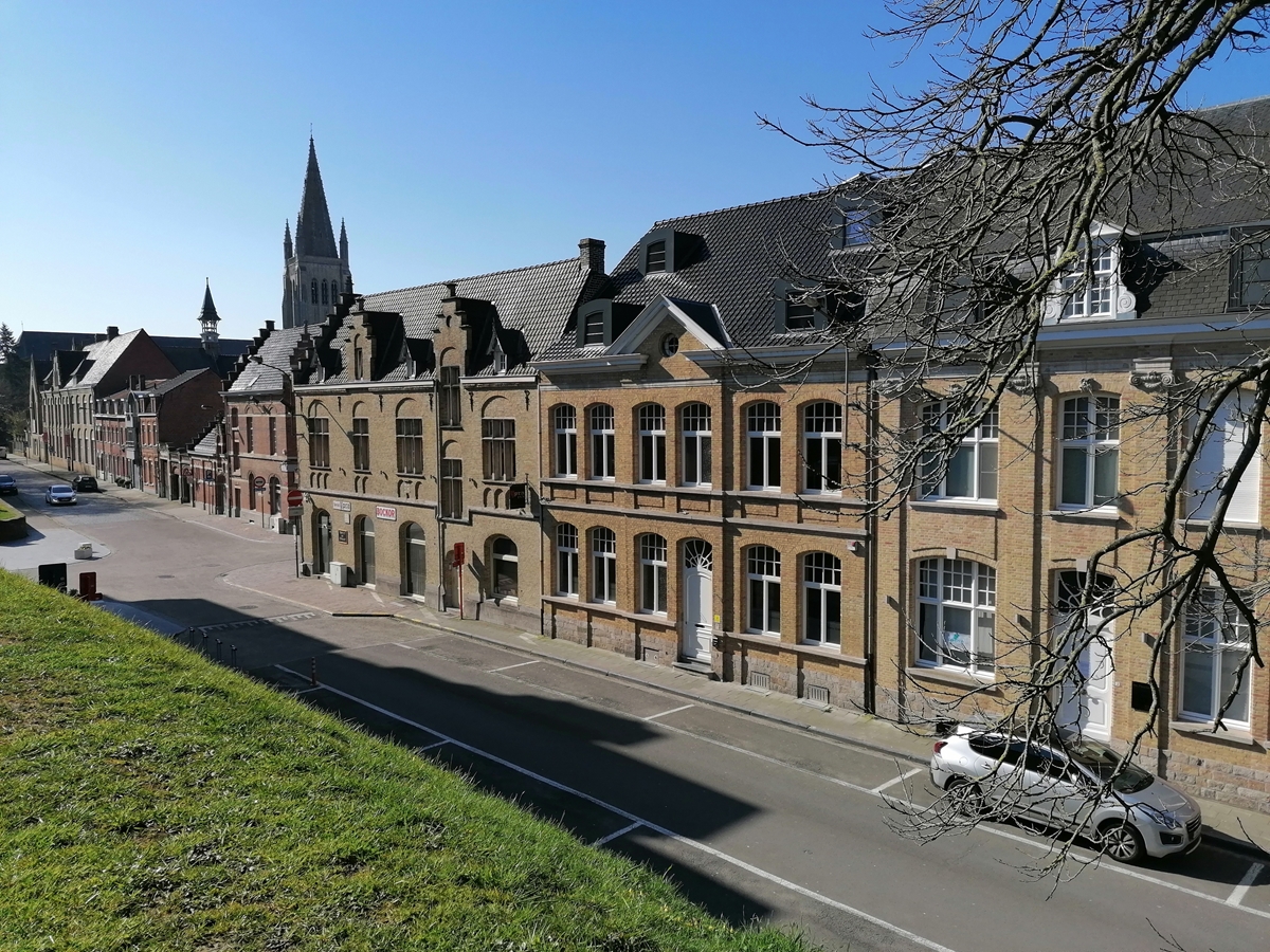 MENIN GATE IEPER BUITEN